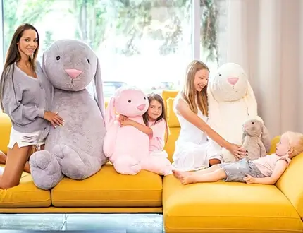Gros lapins en peluche