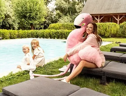 grands flamants roses en peluche