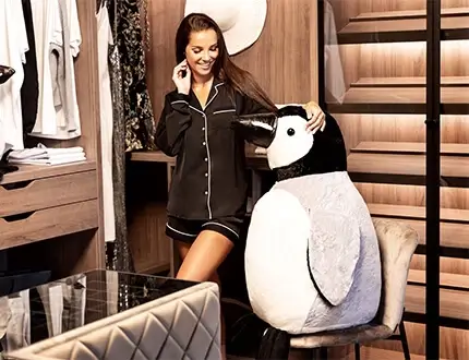 Grands pingouins en peluche